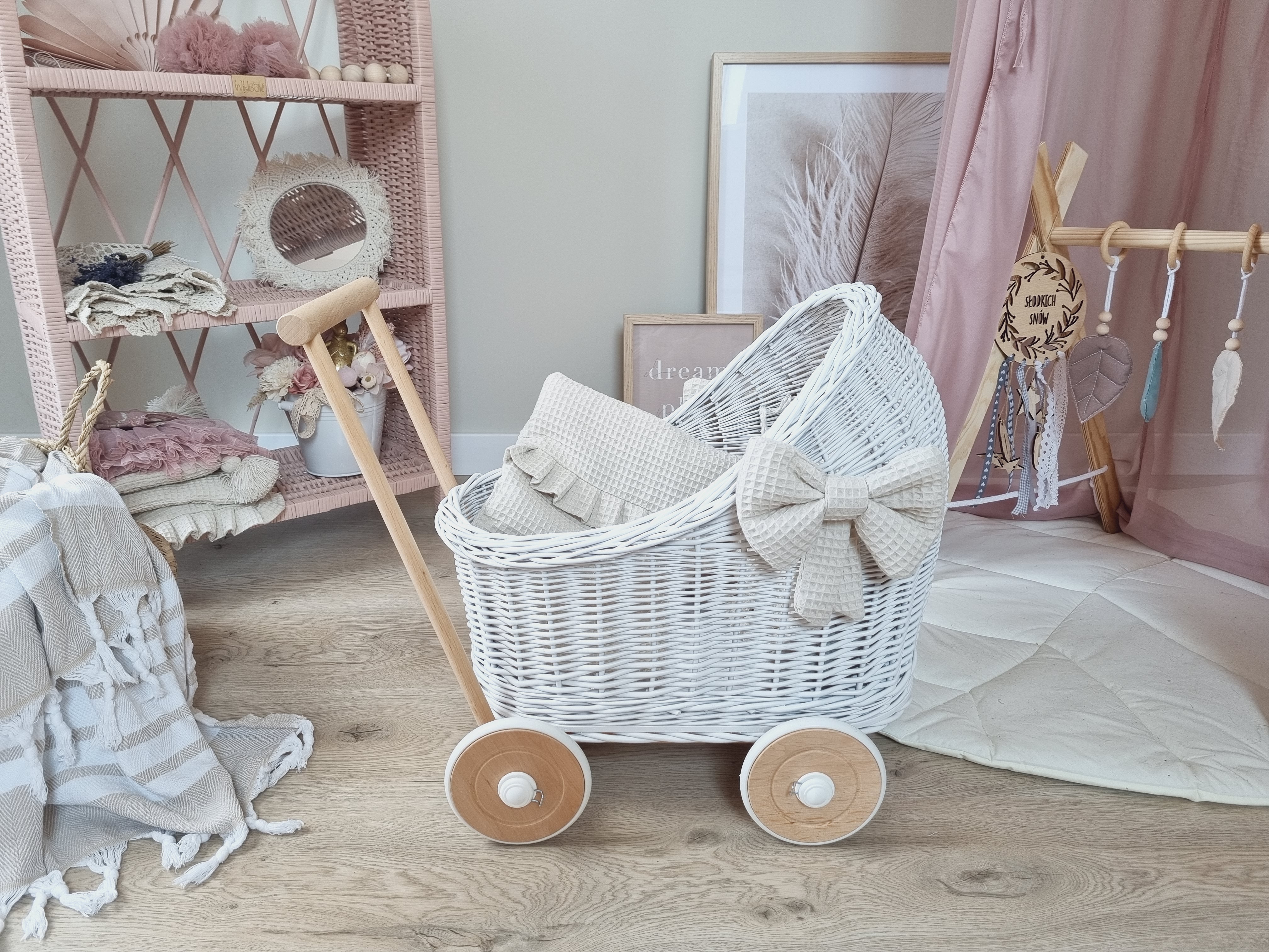 WIKLIBOX Rattan Baby Doll Stroller - White With White Bows & Bedding