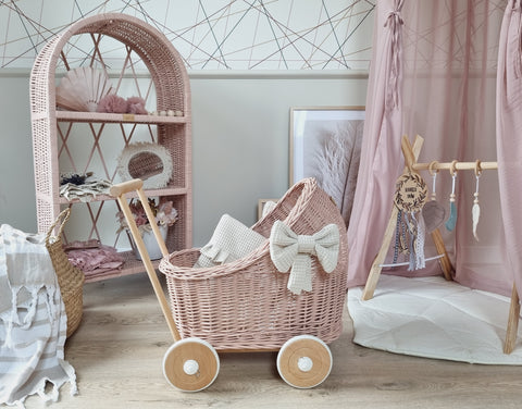 WIKLIBOX Rattan Baby Doll Stroller - Pink With Glitter - White Bows & Bedding